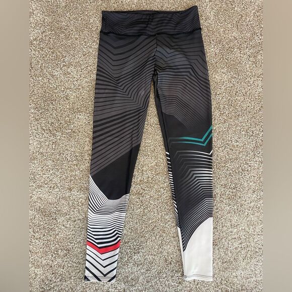 Onzie Graphic Leggings. XS and M/L - Picture 4 of 12